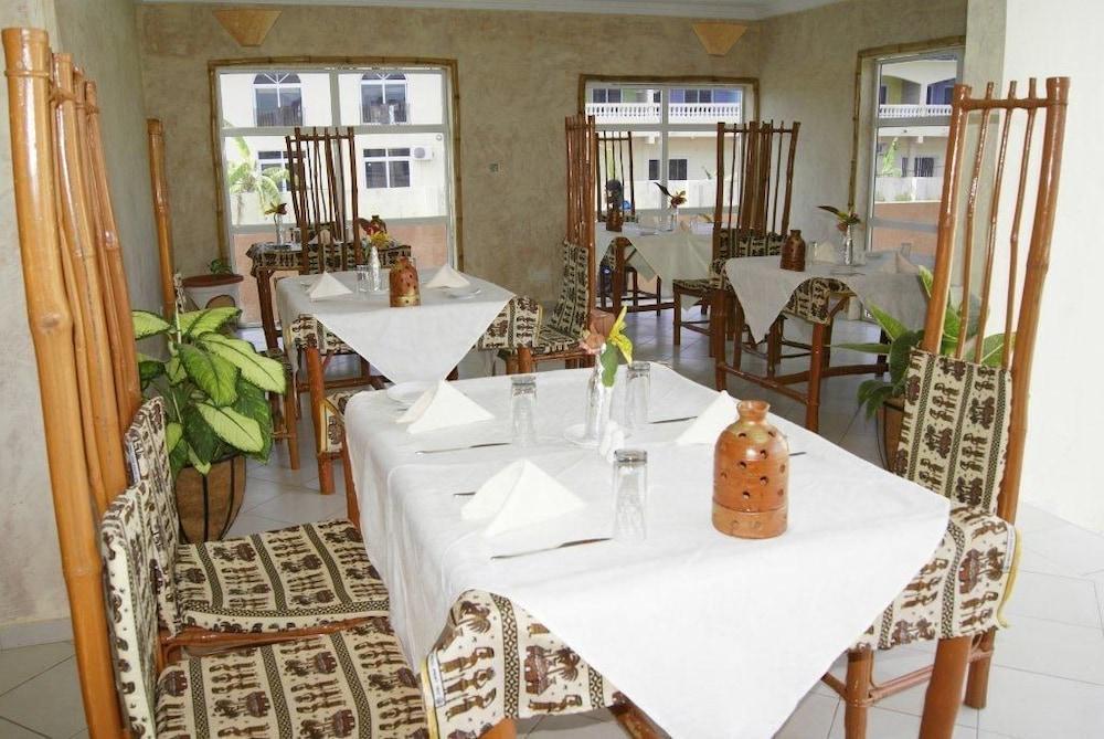 Bamboo Garden Hotel Serrekunda Dış mekan fotoğraf